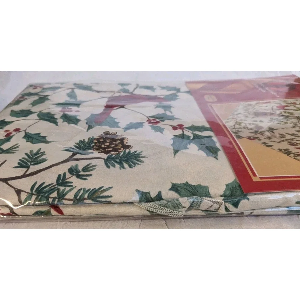 NOS Tablecloth Christmas 90s Cardinals Oval Audubon Cotton 60x84 Fabric Festive